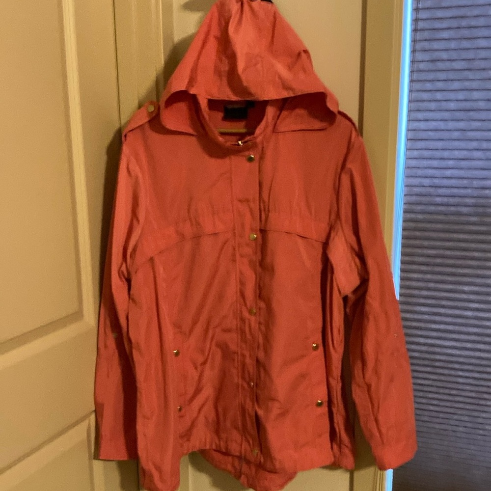 Woman’s 3x rain/windbreaker jacket…lightweight